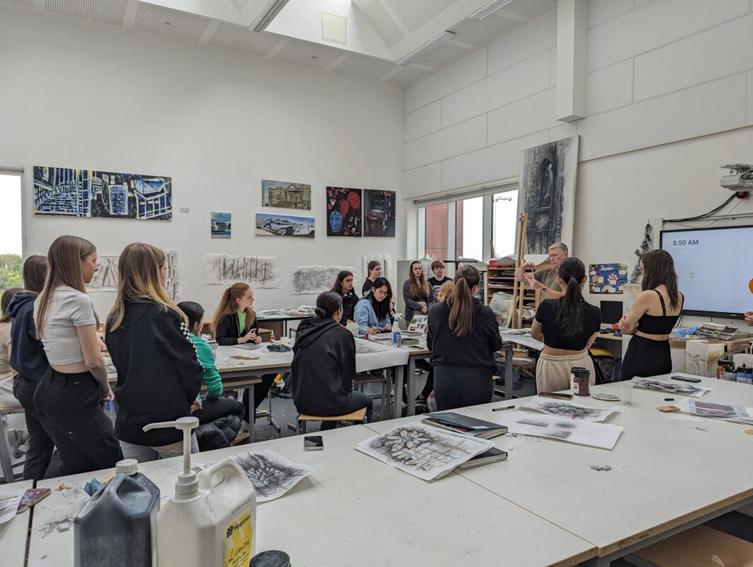 Image of Captivating Artistry Unveiled: Internationally Acclaimed Artist Ian Murphy Visits Our Visual Arts Department